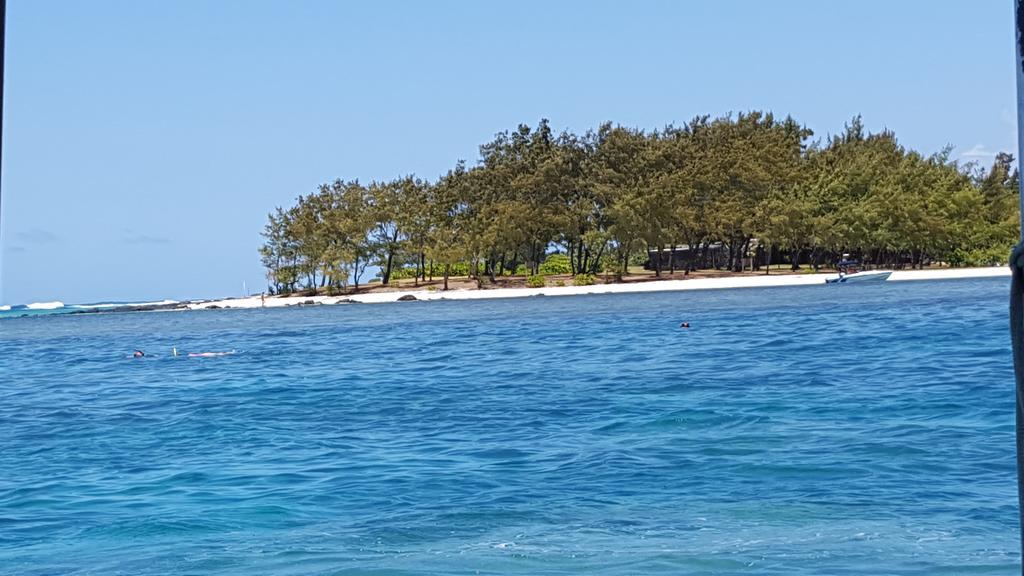 Chez Johnny - Blue Bay Hotel Buitenkant foto