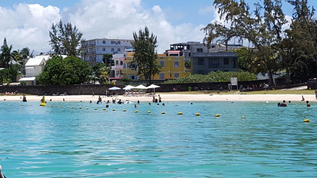 Chez Johnny - Blue Bay Hotel Buitenkant foto