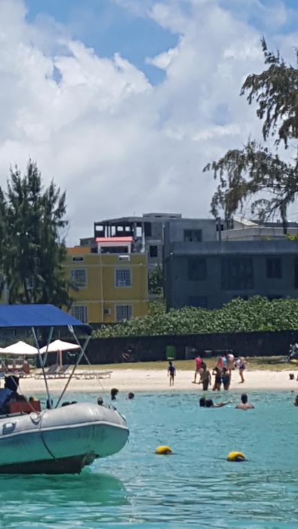 Chez Johnny - Blue Bay Hotel Buitenkant foto
